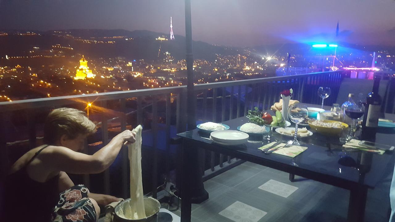 Upstairs Hotel Tbilisi Exteriör bild