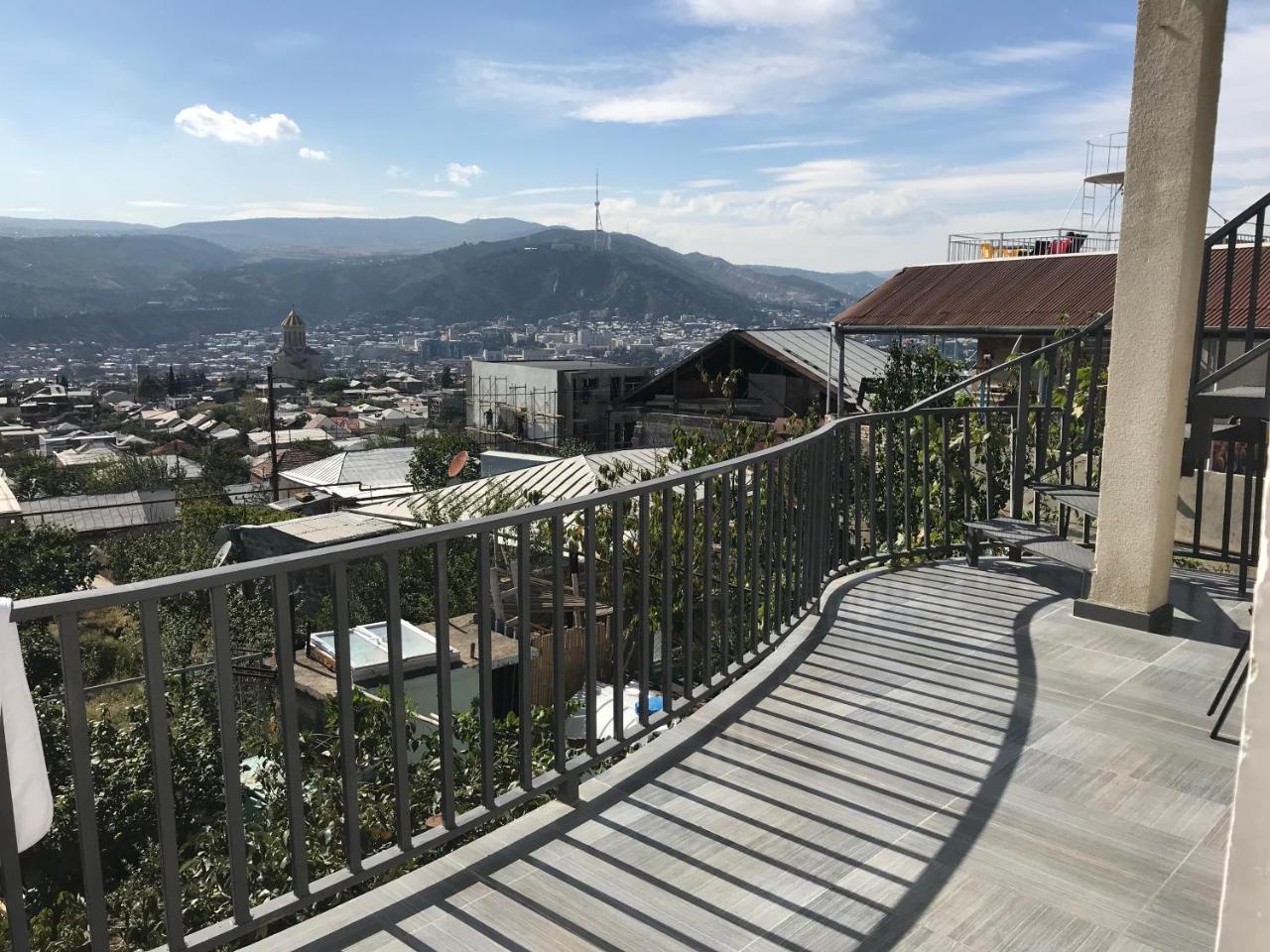 Upstairs Hotel Tbilisi Exteriör bild